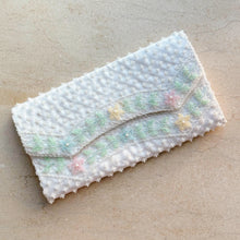 Load image into Gallery viewer, vintage法式手工珠繡宮庭鑲金邊手拿包 （古董／香港製）