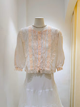 Load image into Gallery viewer, Ladies fashion 淡粉玫瑰刺繡上衣（古著/日本製）