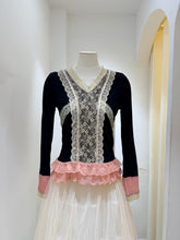 Load image into Gallery viewer, gf. 粉紅色花邊蕾絲top