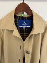 Load image into Gallery viewer, 中古日版藍標Burberry 長褸 （MADE IN JAPAN）