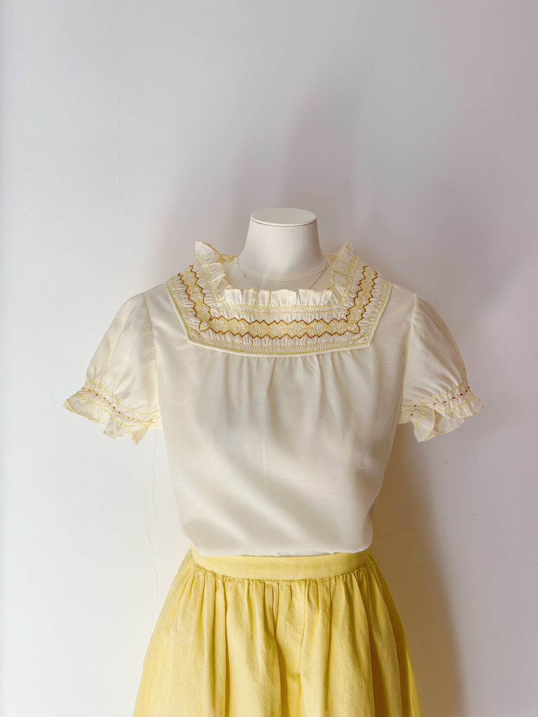 Smocking 手工刺繡上衣（古著／中國製-M)