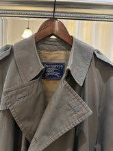 Load image into Gallery viewer, 軍綠BURBERRY風衣外套（英國製舊版/男裝）