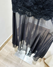 Load image into Gallery viewer, RICKIE FREEMAN 蕾絲拼玻璃紗半裙（古着/香港製/M）