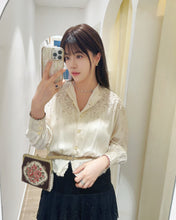 Load image into Gallery viewer, 鏤空手工刺繡的老真絲襯衫（古着/日本品牌中國代工/M-L）