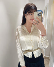 Load image into Gallery viewer, 鏤空手工刺繡的老真絲襯衫（古着/日本品牌中國代工/M-L）