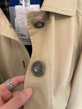 Load image into Gallery viewer, 中古日版藍標Burberry 長褸 （MADE IN JAPAN）