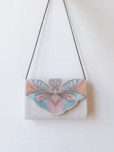 Load image into Gallery viewer, vintage法式手工珠繡宮庭鑲金邊手拿包 （古董／中國製）