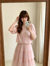 Load image into Gallery viewer, 粉玫瑰蕾絲V領top￼（古著/日本製）