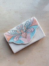 Load image into Gallery viewer, vintage法式手工珠繡宮庭鑲金邊手拿包 （古董／中國製）