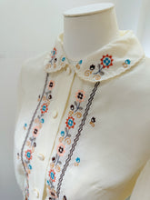 Load image into Gallery viewer, Lily手工刺繡花花恤衫中國製