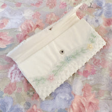 Load image into Gallery viewer, vintage法式手工珠繡宮庭鑲金邊手拿包 （古董／香港製）