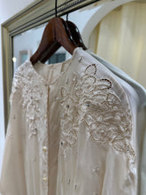 Load image into Gallery viewer, 鏤空手工刺繡的老真絲襯衫（古着/日本品牌中國代工/M-L）