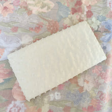 Load image into Gallery viewer, vintage法式手工珠繡宮庭鑲金邊手拿包 （古董／香港製）