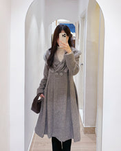 Load image into Gallery viewer, 羊毛裙形長外套(MADE IN CHINA)