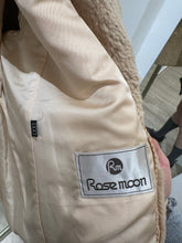 Load image into Gallery viewer, ROSE MOON 羊毛皮草