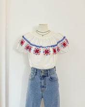 Load image into Gallery viewer, 歐洲手工十字繡上衣（古着/M-L）