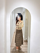 Load image into Gallery viewer, MARIO羊毛手工刺繡毛衣