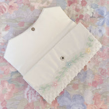 Load image into Gallery viewer, vintage法式手工珠繡宮庭鑲金邊手拿包 （古董／香港製）