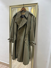 Load image into Gallery viewer, 軍綠BURBERRY風衣外套（英國製舊版/男裝）