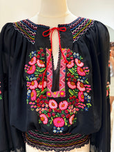 Load image into Gallery viewer, 匈牙利手工刺繡上衣（古著/手工訂製無產地標）
