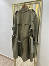 Load image into Gallery viewer, 軍綠BURBERRY風衣外套（英國製舊版/男裝）