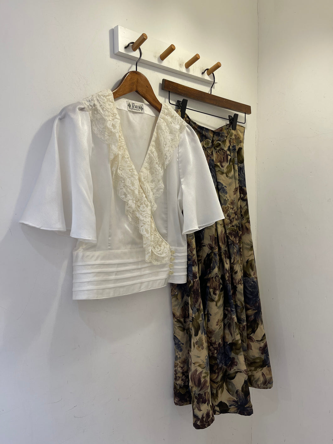 短版lace邊衣領襯衫（古着）