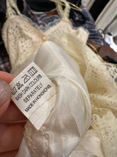 Load image into Gallery viewer, 珍珠白LACE 洋裝（古着/香港製）